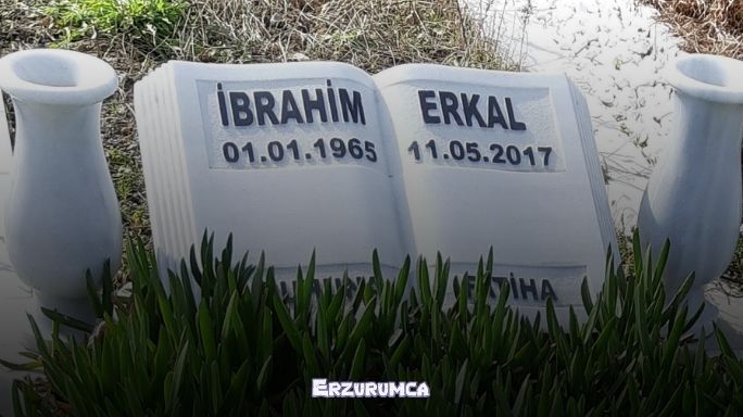 İbrahim Erkal Mezarı